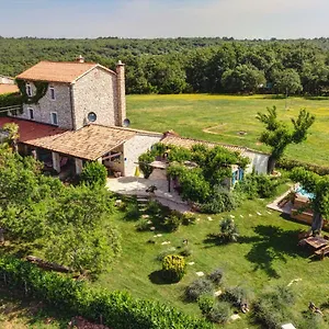 https://villa-paradiso.in-istria.net
